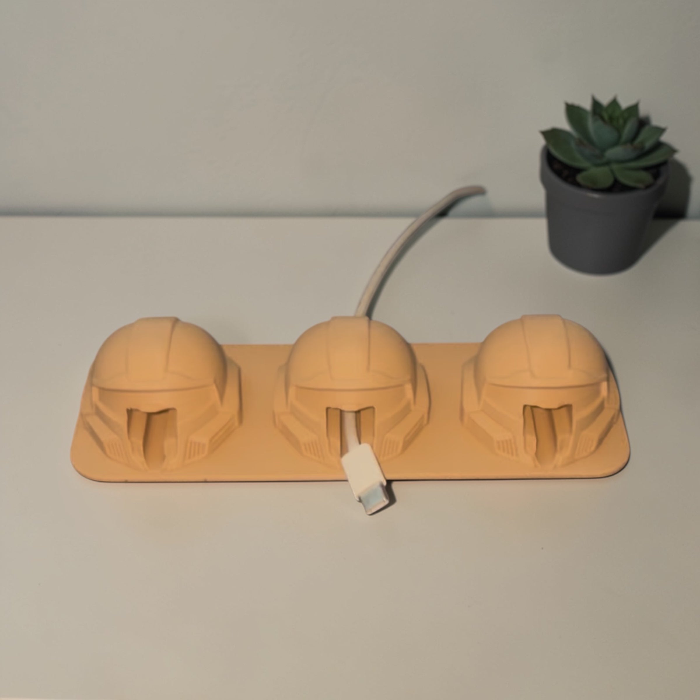 Arqenco | Helmet Cable Holder